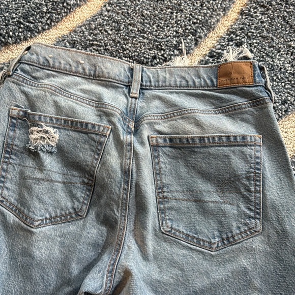 Women’s gently worn American Eagle stretch, distressed jeans - Picture 5 of 5